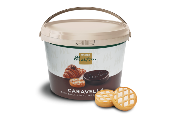 Μεγάλο πλαστικό δοχείο κρέμας επάλειψης Master Martini Caravella με λαβή, δίπλα σε δύο μπισκότα με πλέγμα.